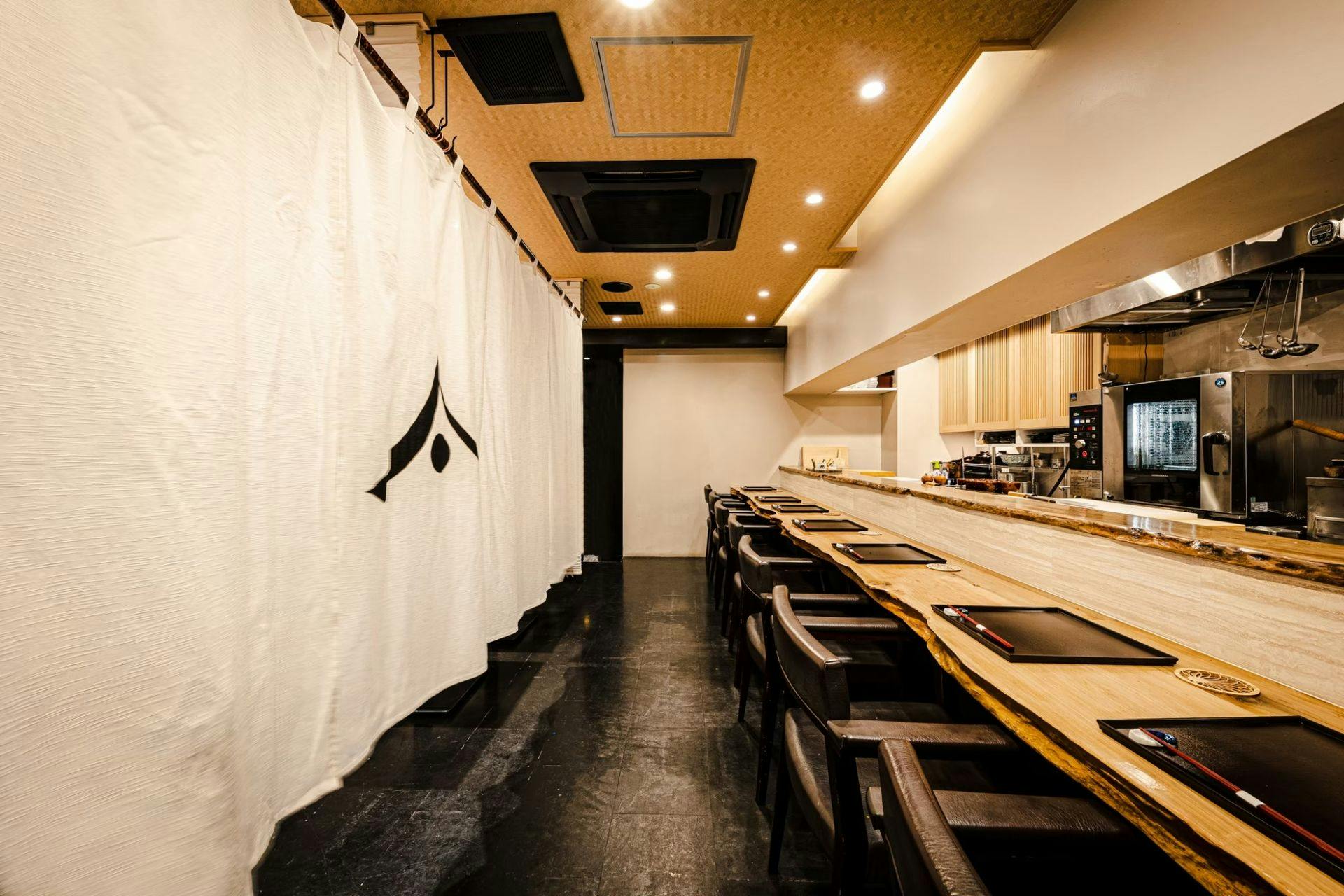 霞町三○一ノ一 (かすみちょうさんまるいちのいち) | Book Now